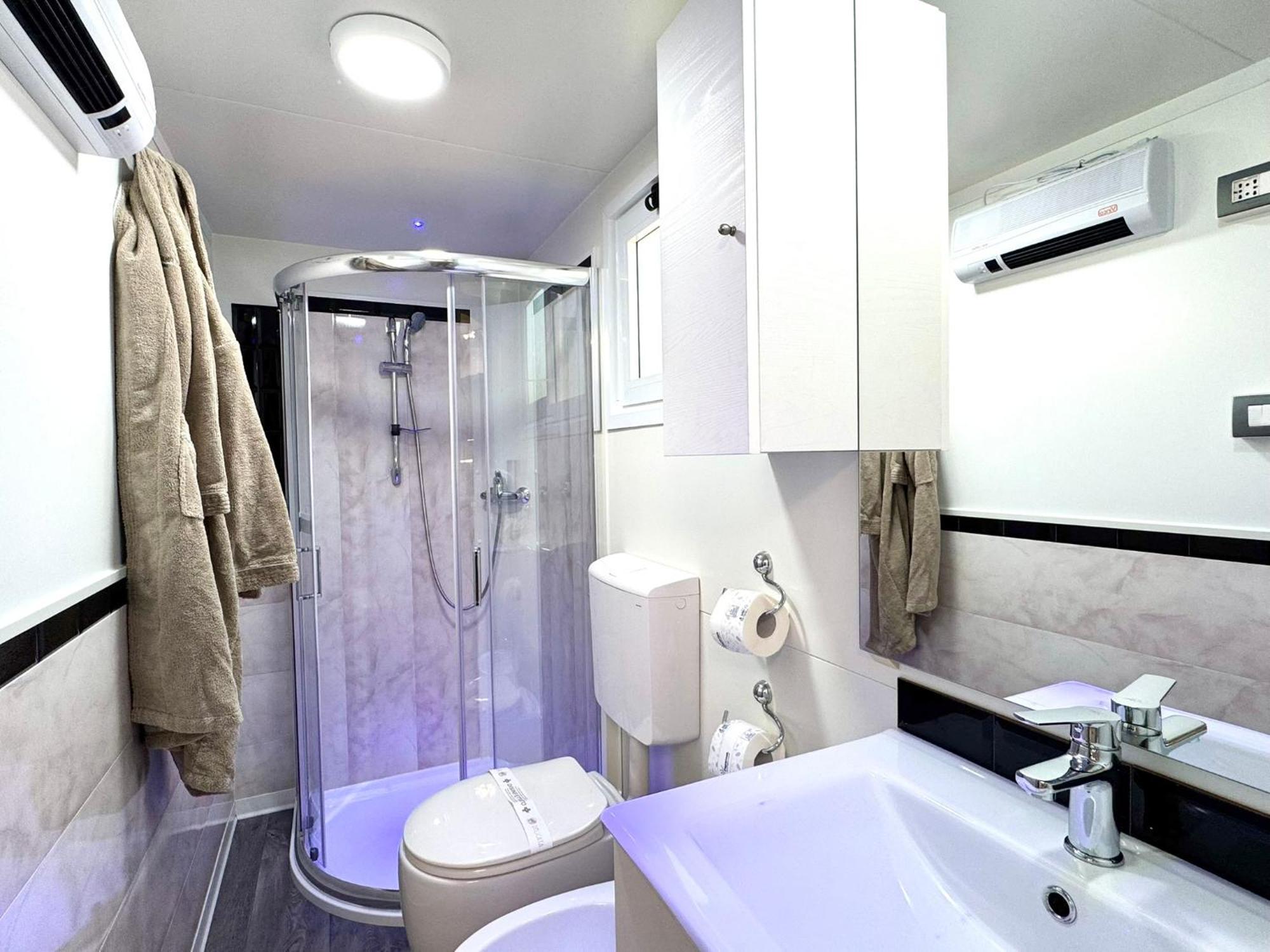 Luxury Caravan At Union Lido Cavallino-Treporti Exteriör bild